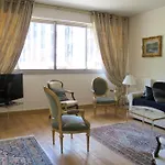 Chic Paris Apartment With Local Vibe And Metro Access