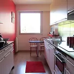 Chic Paris Apartment With Local Vibe And Metro Access