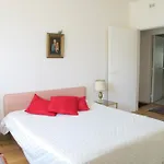 Chic Paris Apartment With Local Vibe And Metro Access