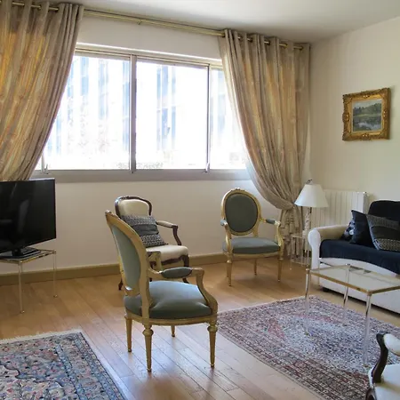 Apartment Chic With Local Vibe And Metro Access *