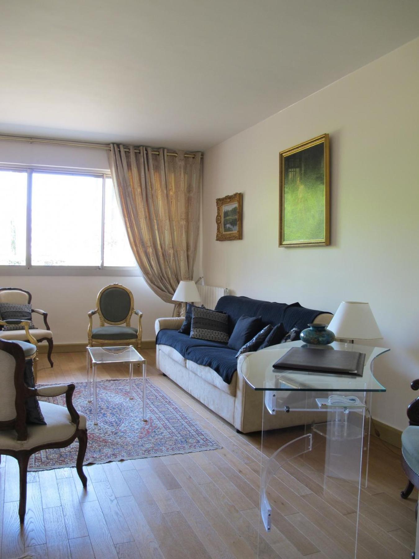 Chic With Local Vibe And Metro Access Appartamento