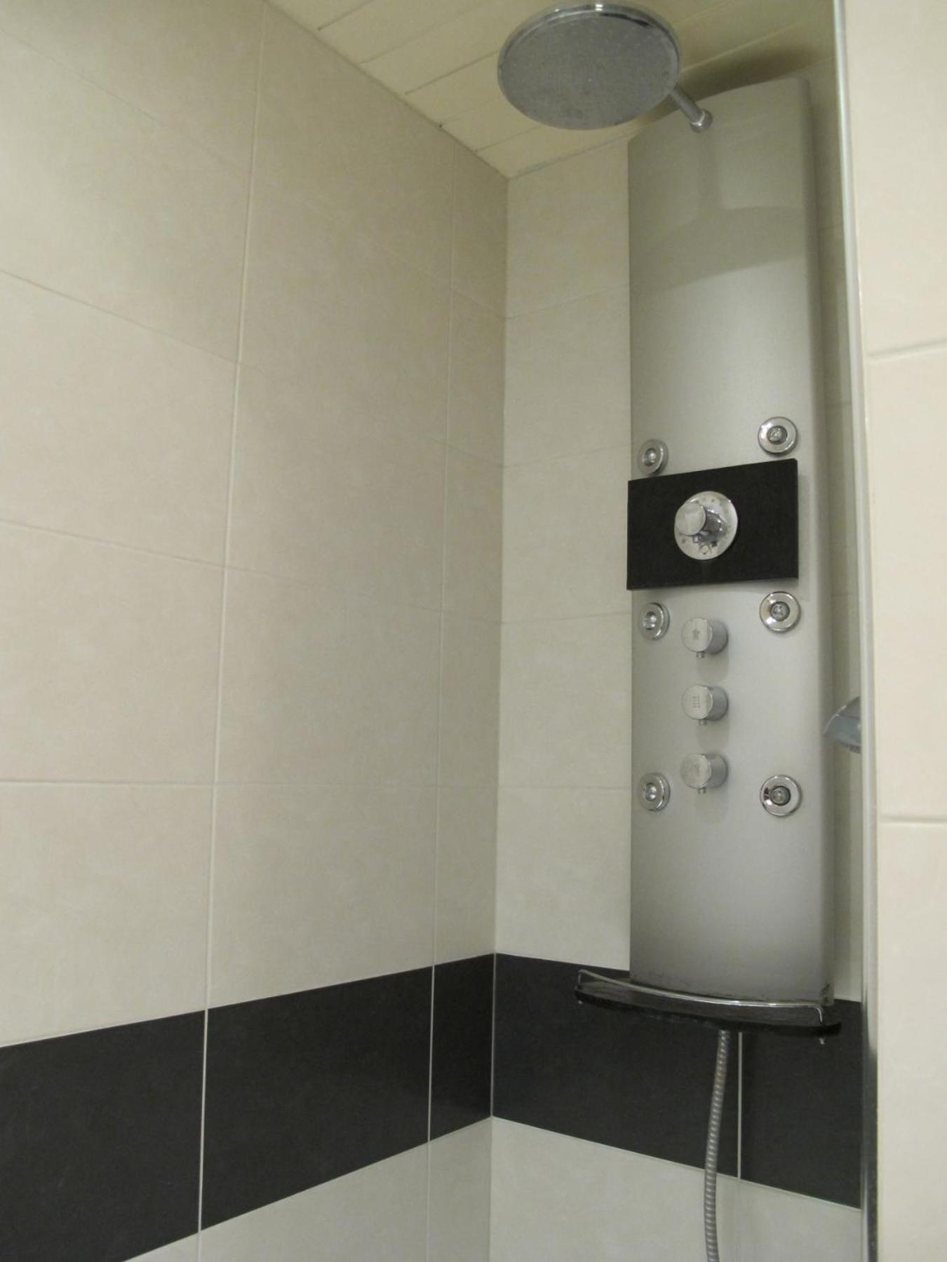 Chic With Local Vibe And Metro Access Appartamento *