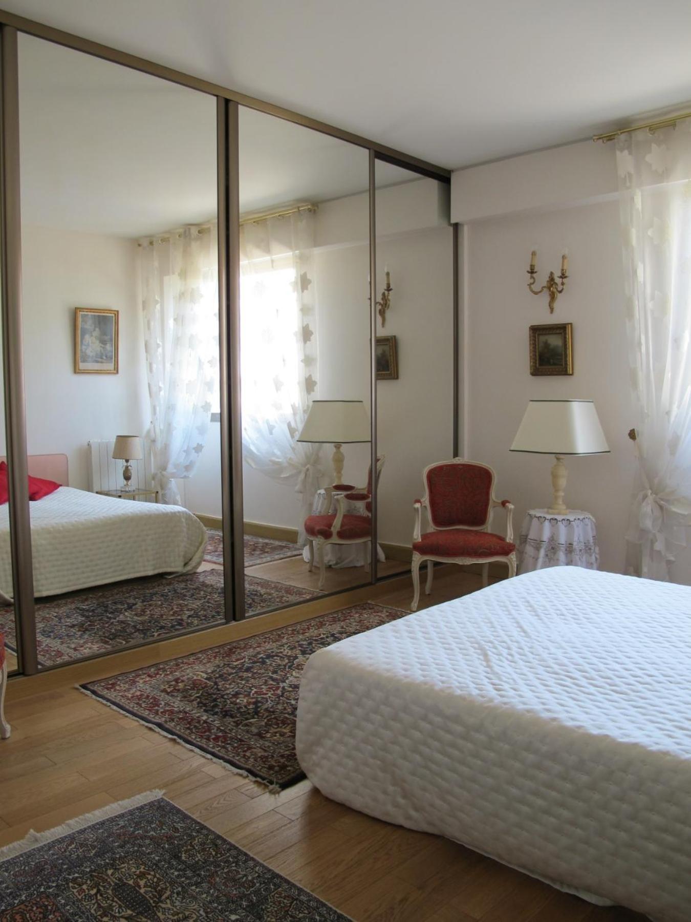 Chic With Local Vibe And Metro Access *