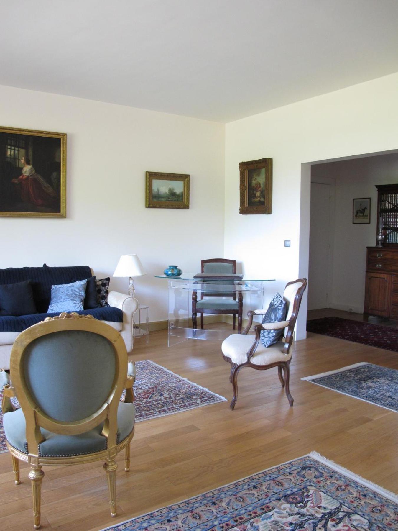 Chic With Local Vibe And Metro Access Appartamento