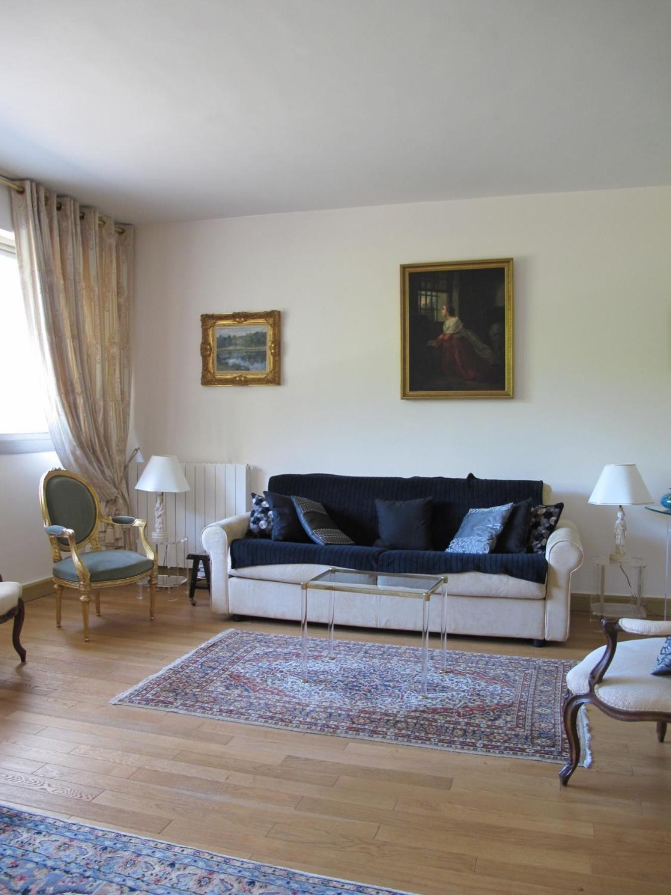 Chic With Local Vibe And Metro Access Parigi